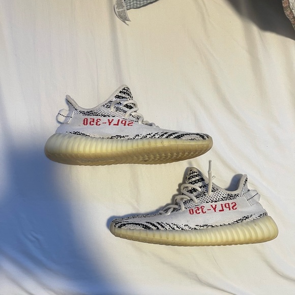 Size Adidas Yeezy Boost 350 V2 Zebra (Used)